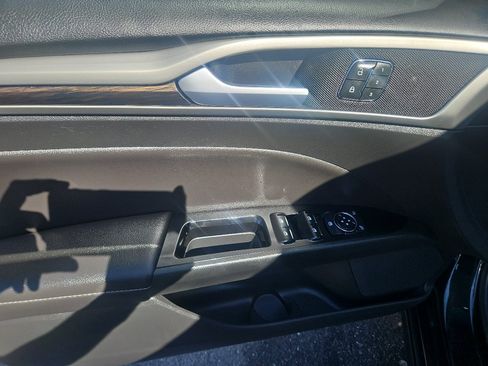 Used 2013 Ford Fusion SE image 16