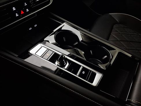 Used 2024 Volkswagen Atlas SEL Premium R-Line image 23