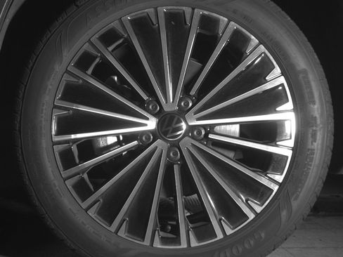 Used 2025 Volkswagen Taos SE image 12