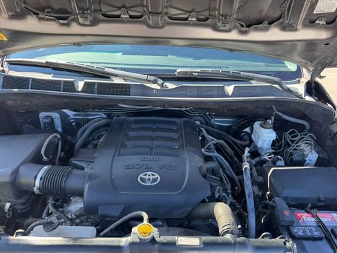 Used 2013 Toyota Tundra 4x4 CrewMax image 32