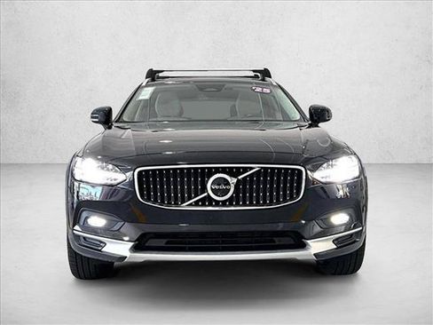 Used 2025 Volvo V90 B6 Cross Country Plus w/ Protection Package Premier AWD/4WD image 3