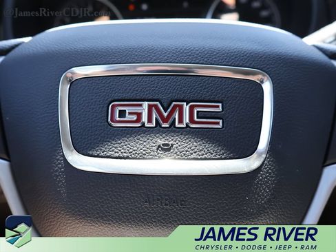 Used 2024 GMC Terrain SLE FWD image 25