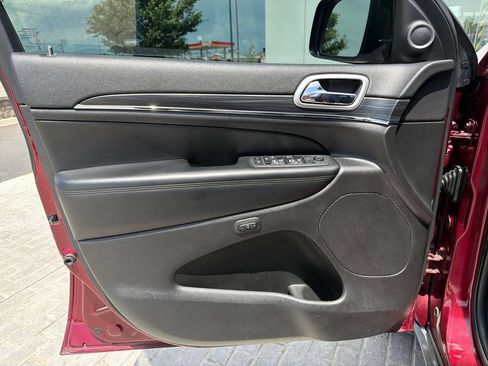 Used 2019 Jeep Grand Cherokee Limited AWD/4WD image 10