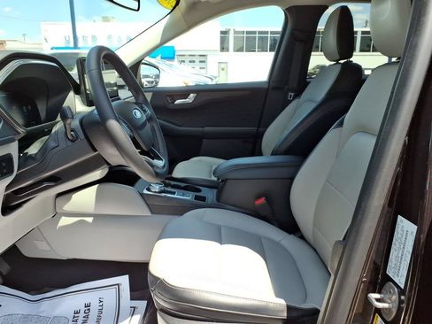 Used 2023 Ford Escape Platinum AWD/4WD image 12