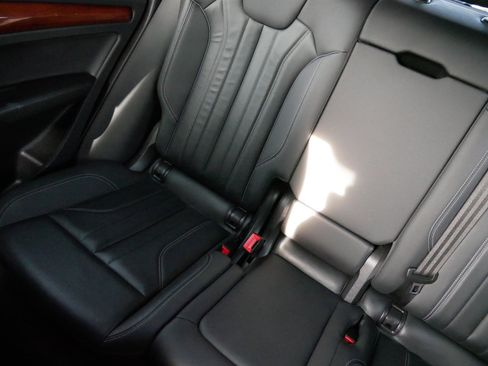 Used 2023 Audi Q5 e Premium w/ Convenience Package image 12