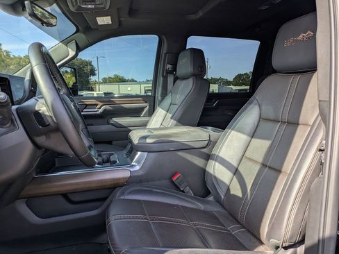 Used 2025 Chevrolet Silverado 2500 High Country w/ High Country Premium Package image 13