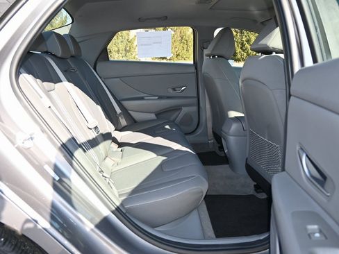 Used 2024 Hyundai Elantra SEL w/ Convenience Package image 13