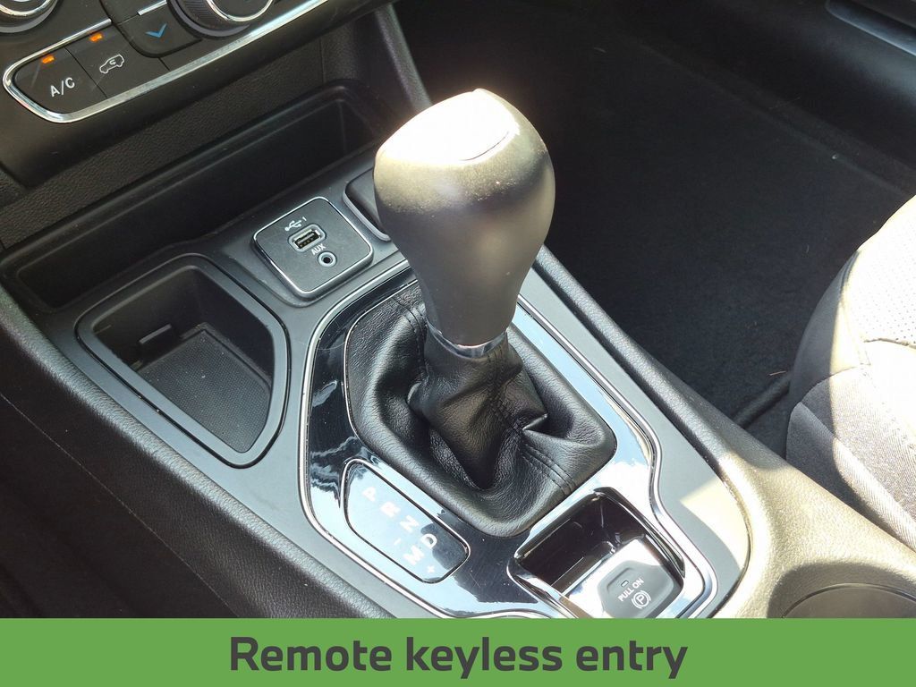 Used 2020 Jeep Cherokee Limited FWD image 22