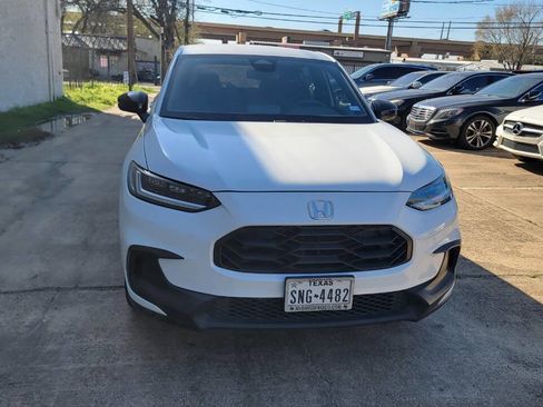 Used 2023 Honda HR-V Sport image 3