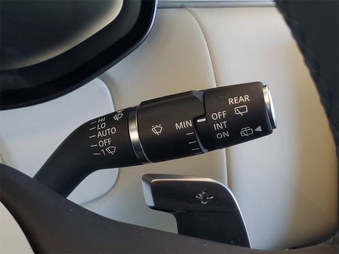 New 2026 Land Rover Range Rover SE image 13