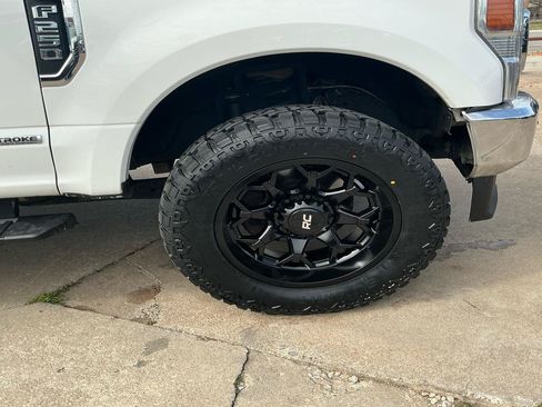 Used 2022 Ford F250 XLT w/ FX4 Off-Road Package AWD/4WD image 29