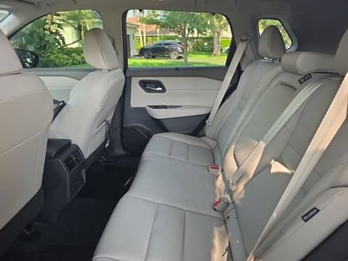 Used 2023 Nissan Rogue SV w/ SV Premium B Package FWD image 9