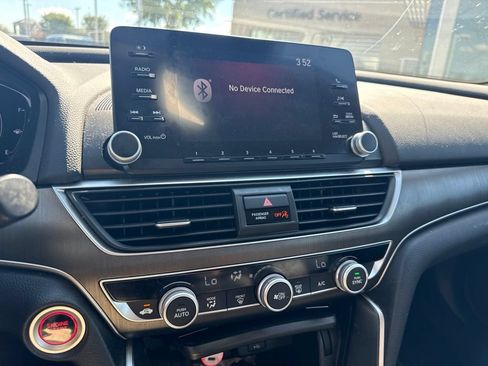 Used 2018 Honda Accord LX image 11