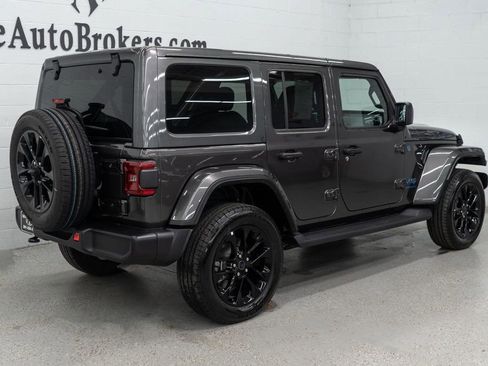 Used 2025 Jeep Wrangler Unlimited Sahara AWD/4WD image 7