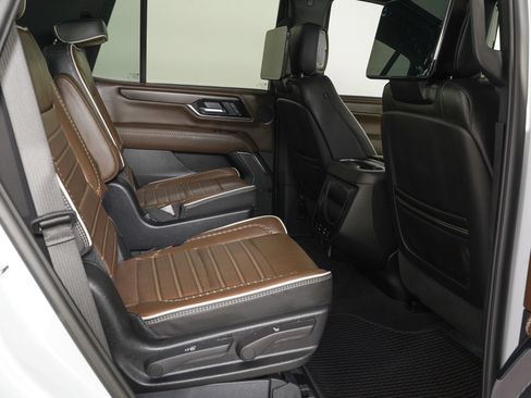 Used 2026 GMC Yukon Denali Ultimate AWD/4WD image 11