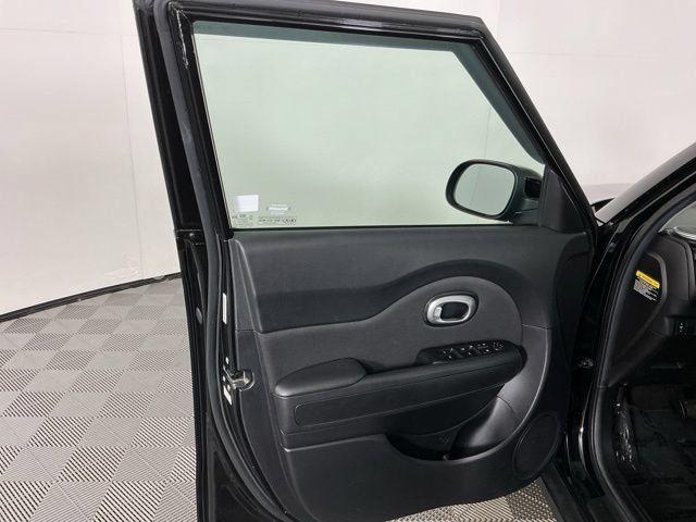 Used 2015 Kia Soul FWD image 11
