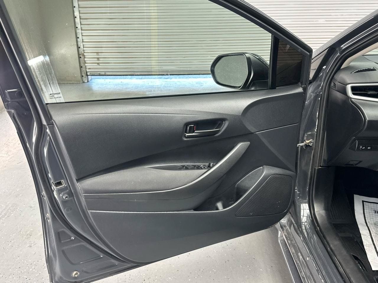 Used 2025 Toyota Corolla LE FWD image 15