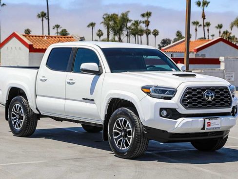 Used 2022 Toyota Tacoma TRD Sport w/ Technology Package RWD image 4