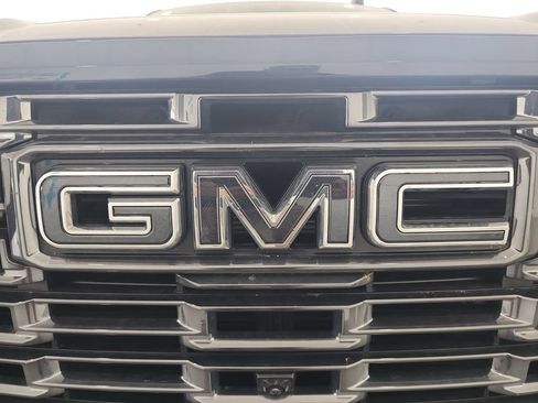Certified 2025 GMC Yukon Denali Ultimate w/ LPO, Floor Liner Package AWD/4WD image 31