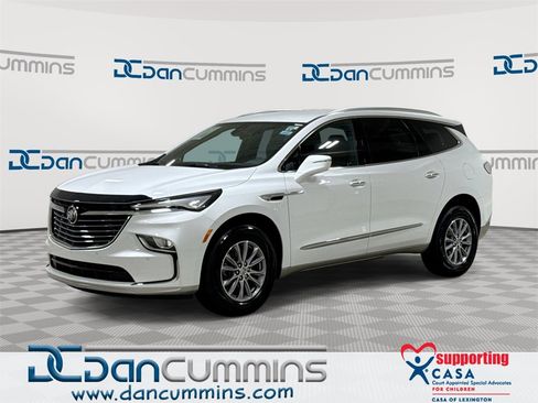 Used 2023 Buick Enclave Essence image 1