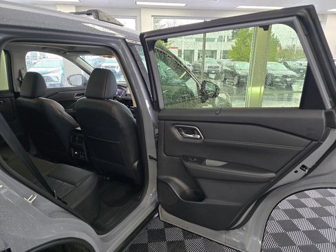 Used 2025 Nissan Rogue Platinum w/ Platinum Premium Package image 41