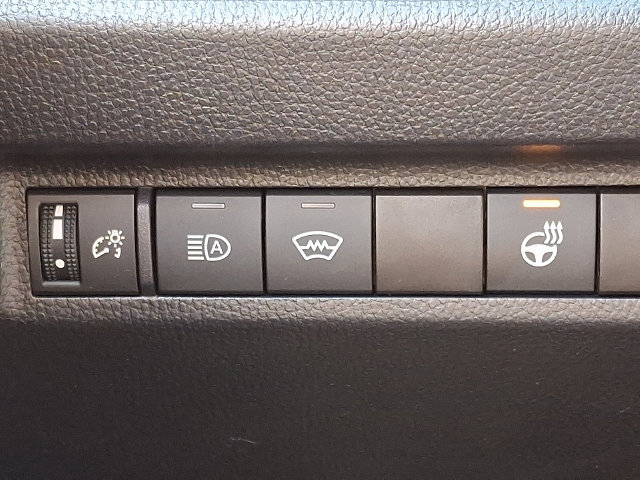 Used 2025 Toyota RAV4 XLE w/ Convenience Package AWD/4WD image 25