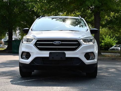 Used 2017 Ford Escape SE w/ SE Sport Appearance Package FWD image 2