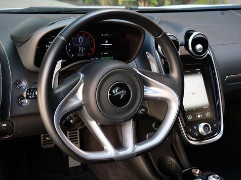 Used 2023 McLaren GT RWD image 9