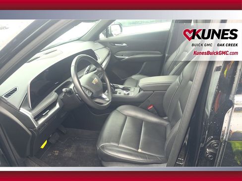 Used 2025 Cadillac XT4 Premium Luxury image 14