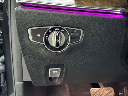 Used 2017 Mercedes-Benz E 400 4MATIC Wagon image 39