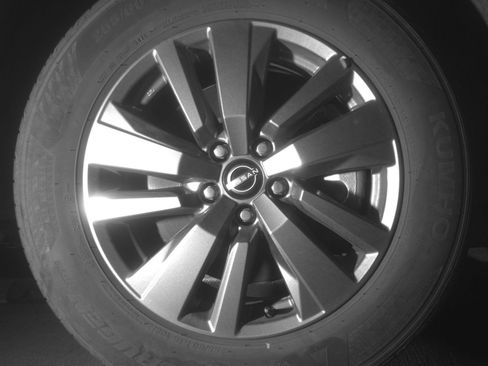 Used 2025 Nissan Pathfinder SV AWD/4WD image 16