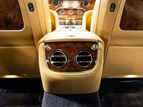 Used 2017 Bentley Mulsanne image 35