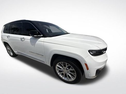 Used 2021 Jeep Grand Cherokee L Summit w/ Luxury Tech Group V AWD/4WD image 3