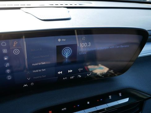 Used 2025 Buick Enclave Preferred image 18