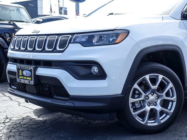 Used 2022 Jeep Compass Latitude w/ Sun and Sound Group AWD/4WD image 2