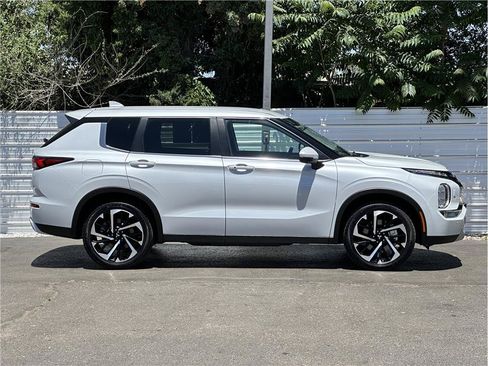 Used 2024 Mitsubishi Outlander Ralliart AWD/4WD image 9