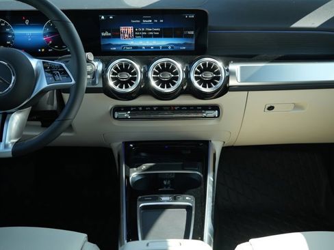 Certified 2026 Mercedes-Benz GLB 250 4MATIC image 27