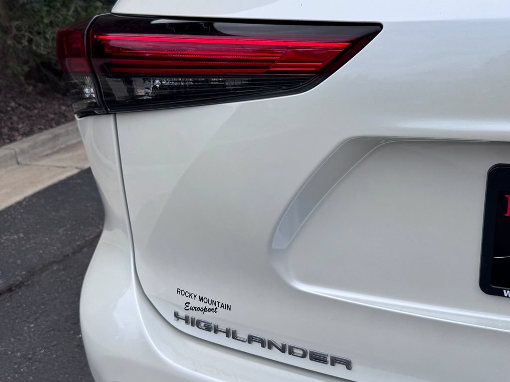 Used 2020 Toyota Highlander XLE AWD/4WD image 8