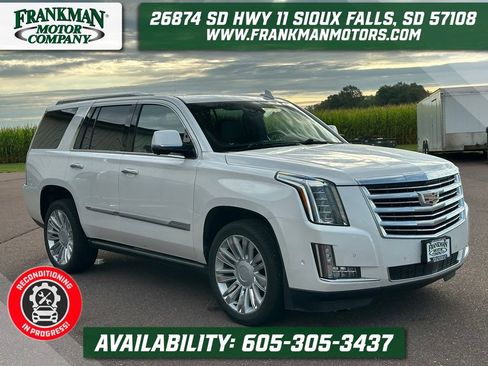 Used 2019 Cadillac Escalade Platinum AWD/4WD image 1