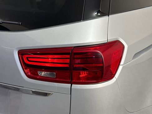 Used 2019 Kia Sedona LX image 31