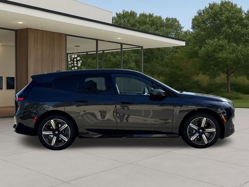 Used 2026 BMW iX xDrive45 w/ Climate Comfort Package image 6