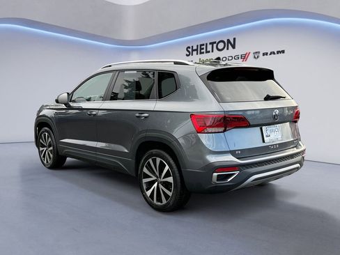 Used 2022 Volkswagen Taos SE w/ Panoramic Sunroof Package image 3