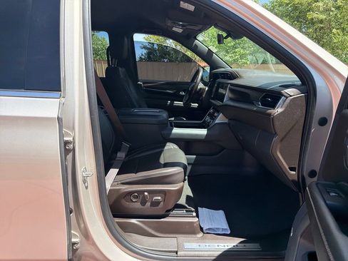 Used 2021 GMC Yukon Denali w/ Advanced Technology Package AWD/4WD image 37