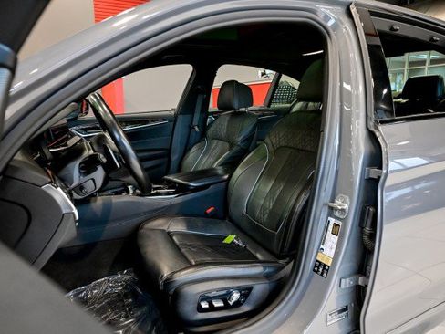 Used 2021 BMW 530i xDrive w/ Executive Package image 9