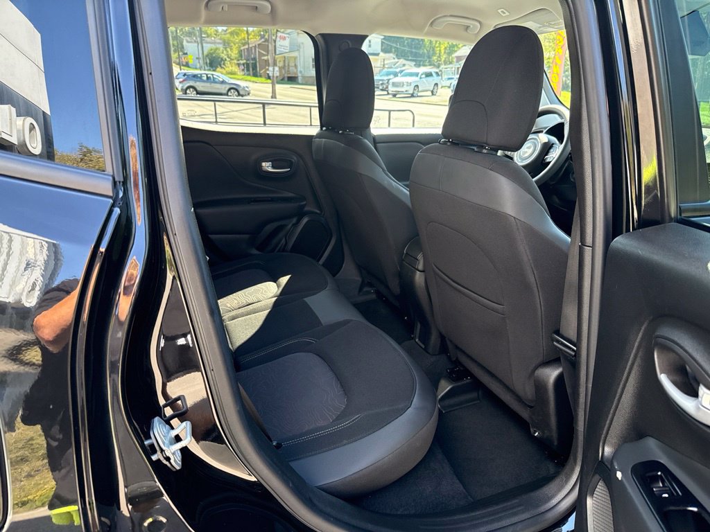 Used 2023 Jeep Renegade Latitude AWD/4WD image 26