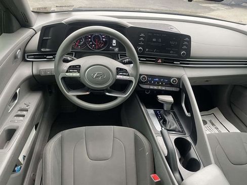 Used 2023 Hyundai Elantra SEL FWD image 9
