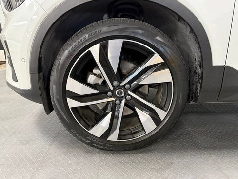 Used 2023 Volvo XC40 B5 Plus w/ Climate Package AWD/4WD image 7