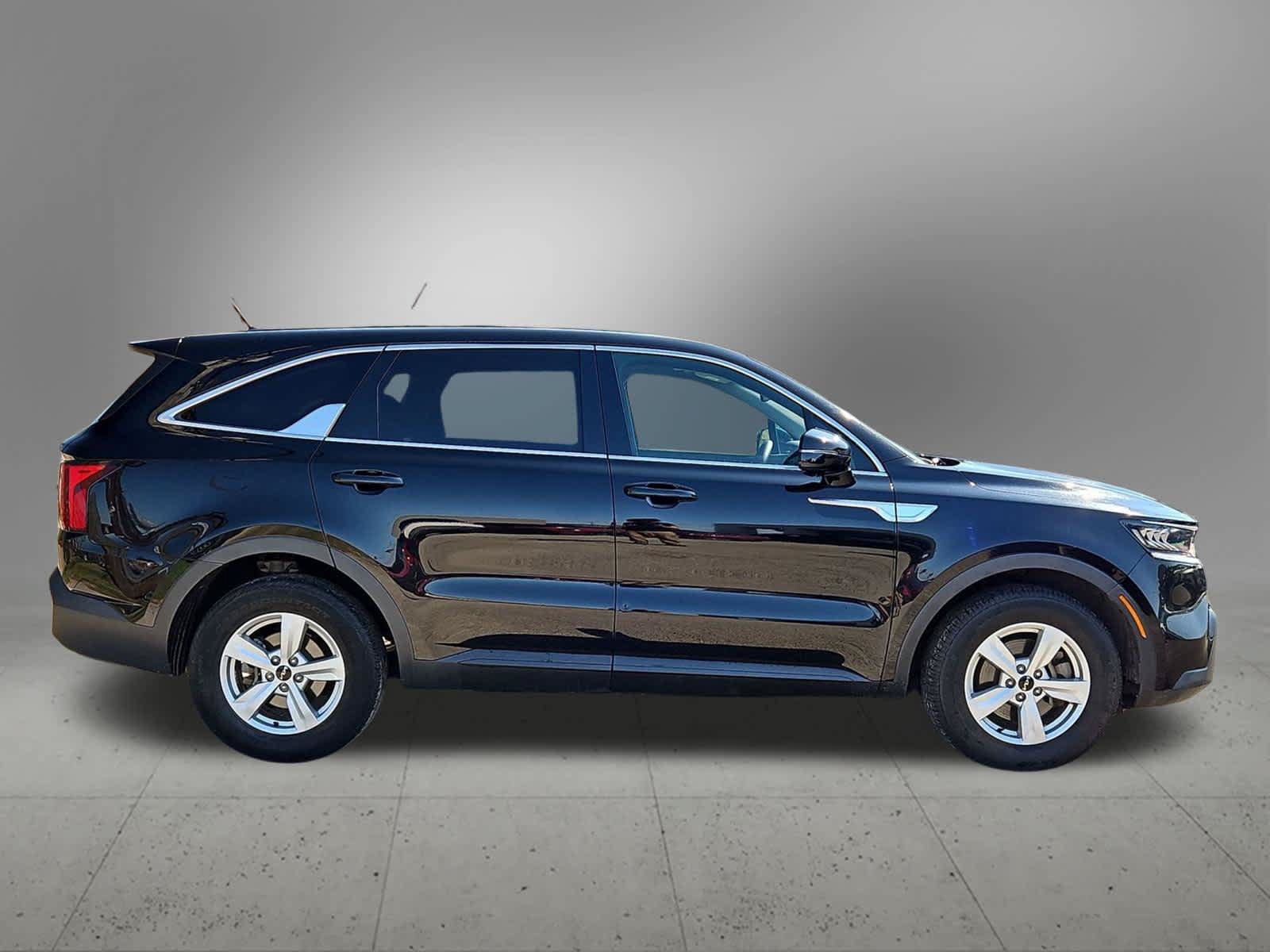 Used 2023 Kia Sorento LX FWD image 7