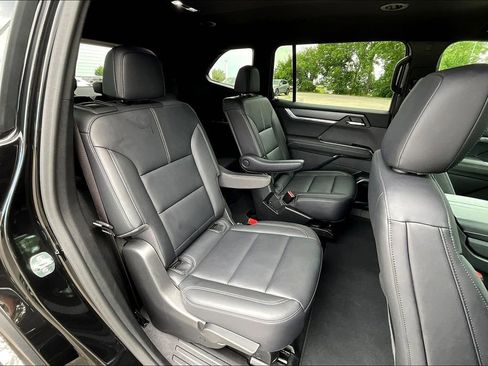 Used 2024 GMC Acadia Elevation image 37