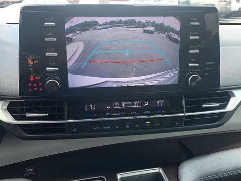 Certified 2023 Toyota Sienna XLE FWD image 14